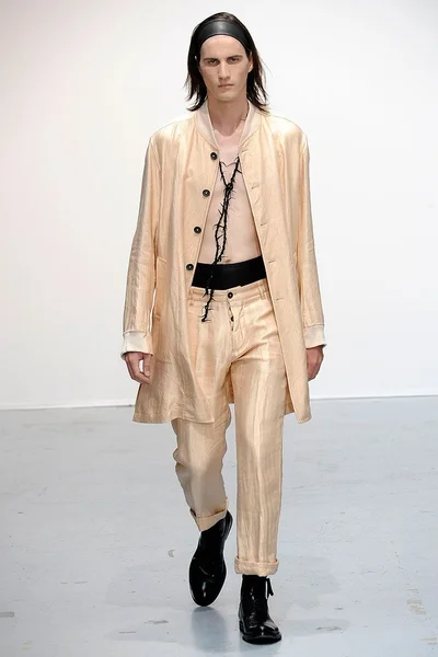 Look 19